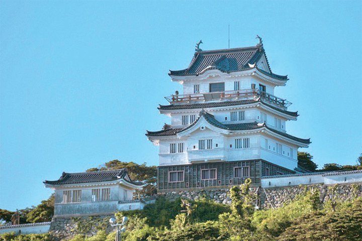 ▲ 平戶城是日本唯一以山鹿流兵法所設計的城堡，隸屬日本百名城之一。　圖：平戶觀光協會╱提供