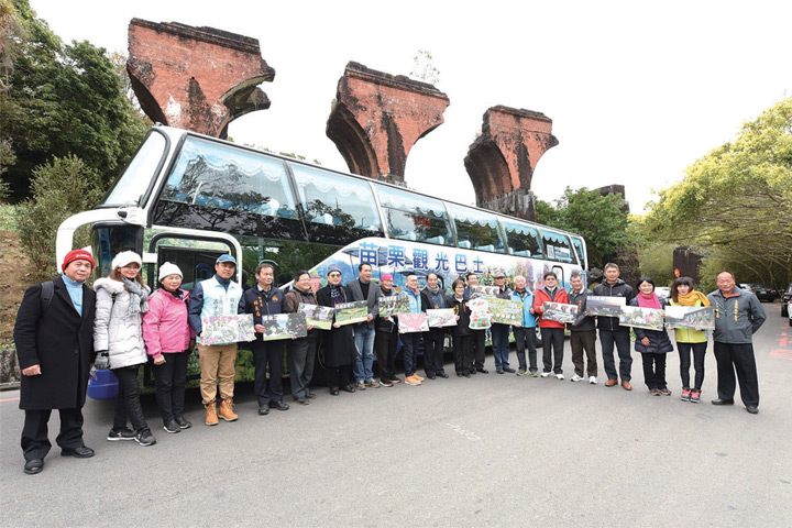 苗栗觀光巴士啟動，現規劃三條路線總覽多樣景致。　圖：苗栗縣政府文化觀光局╱提供