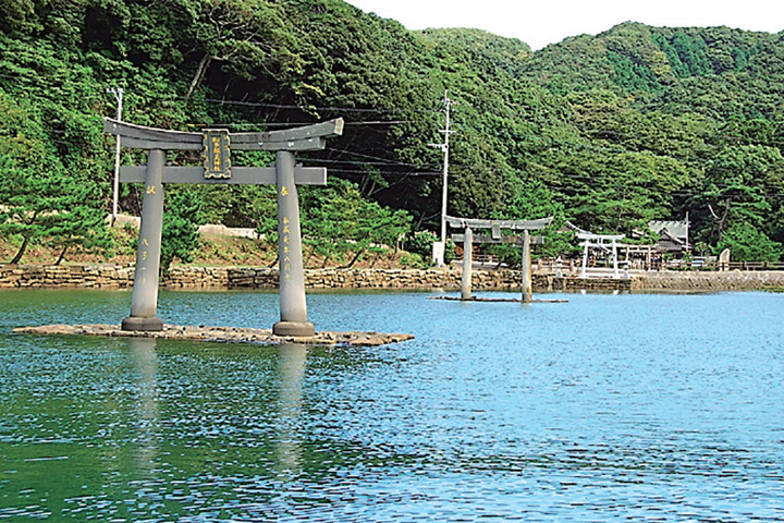 ▲和多津美神社有美麗的海上鳥居　圖：長崎縣對馬市╱提供