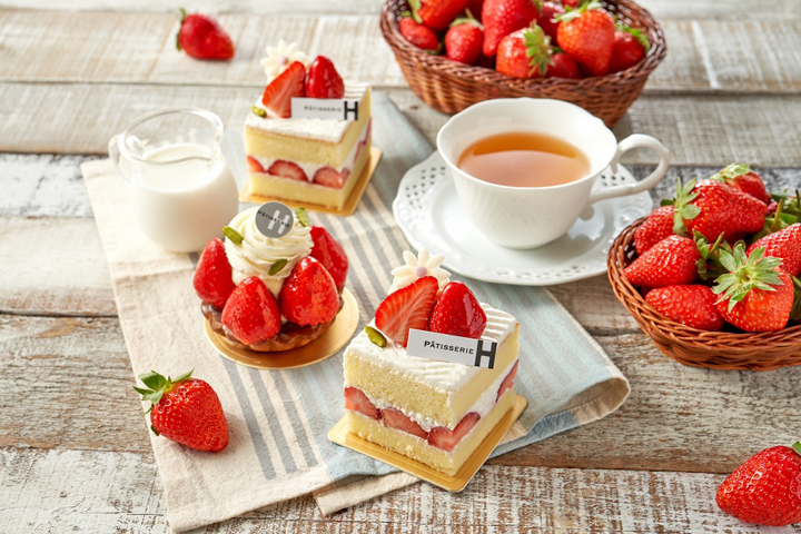 台北福華大飯店草莓季推出草莓香堤香草蛋糕。 　圖：台北福華大飯店／ 提供