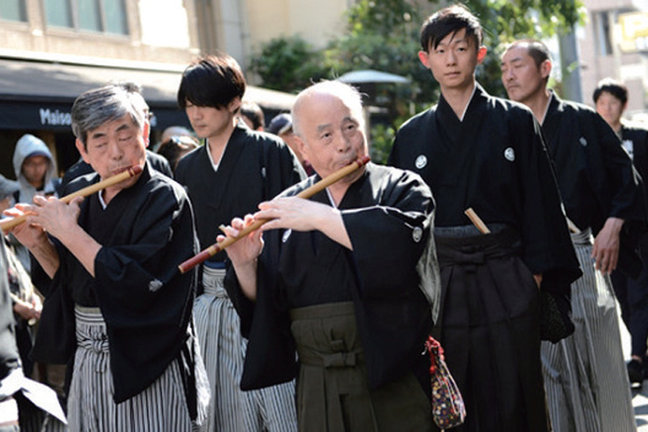 影片中也能看到獨具特色的城端曳山祭《庵唄》表演 圖:旬刊旅行新聞/提供