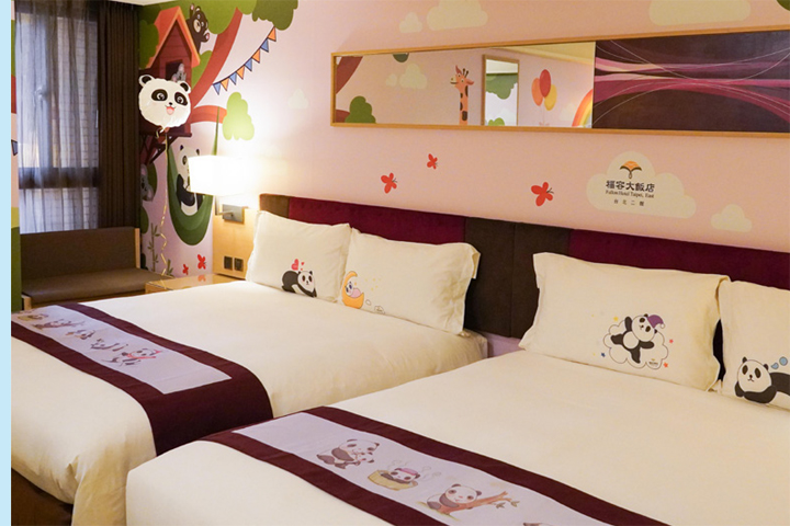 熊貓主題房，有一系列熊貓備品與週邊紀念品。　圖：福容大飯店／提供