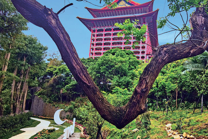 ▲東密道外的花園，適合安排為婚紗取景或派對場地。　圖：圓山大飯店╱提供