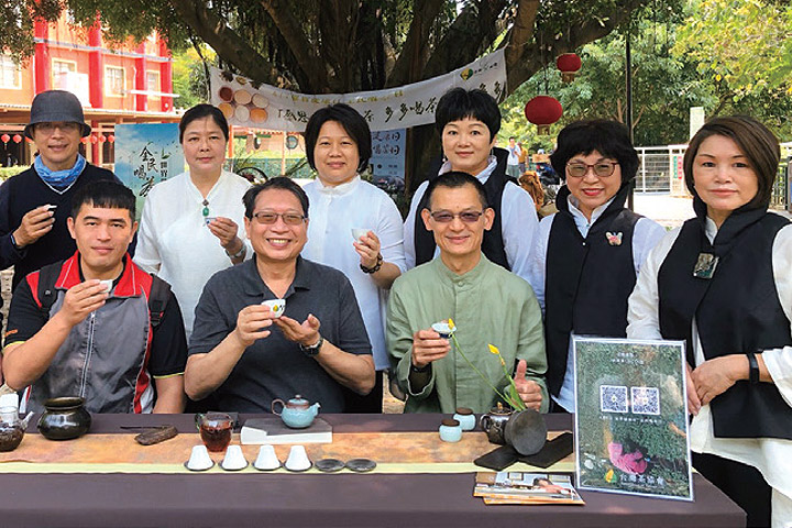 ▲台灣茶協會及松嶺茶藝文化協會優質的茶藝老師司茶　圖：參山國家風景區管理處╱提供