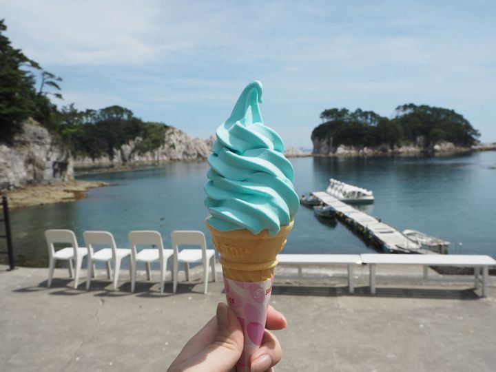 ▲若喜歡攻略日本各地的特殊冰淇淋，這裡也有「青之洞窟冰淇淋」能夠嘗鮮。　記者-張語柔/攝