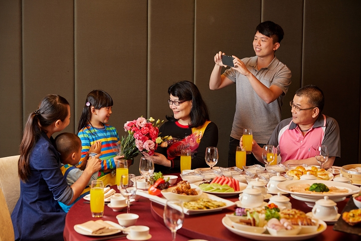 麗寶福容店_帶媽媽到飯店享用星級桌菜　圖：福容大飯店╱提供