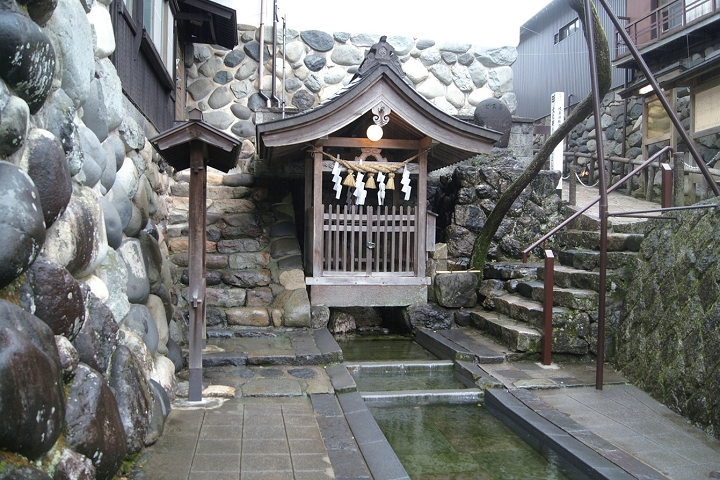 選定日本名水百選時「宗祇水」被列為第一號，可說是眾人皆知的名水。　圖：向日遊╱提供