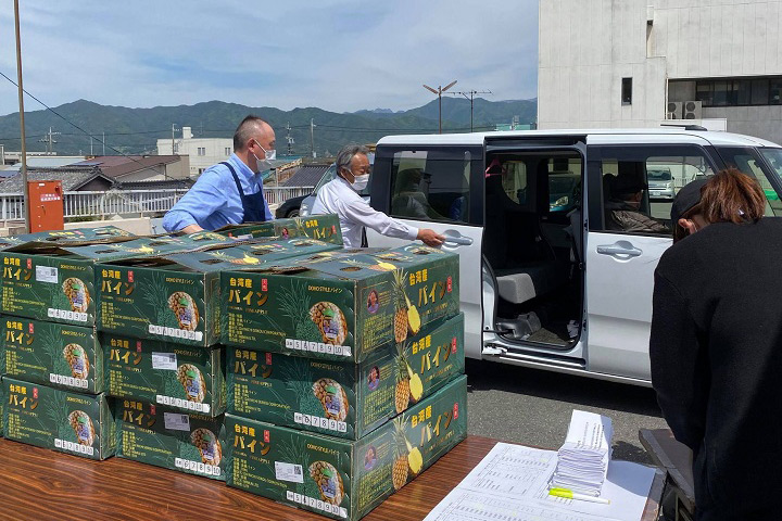 長野駒之根市進口台灣鳳梨,以行動支持台灣。 圖:木下昌明/攝影