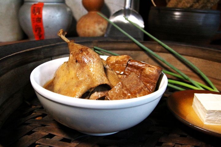 ▲鴨香豆腐鍋是美味的燜鴨料理。　圖：金都餐廳╱提供