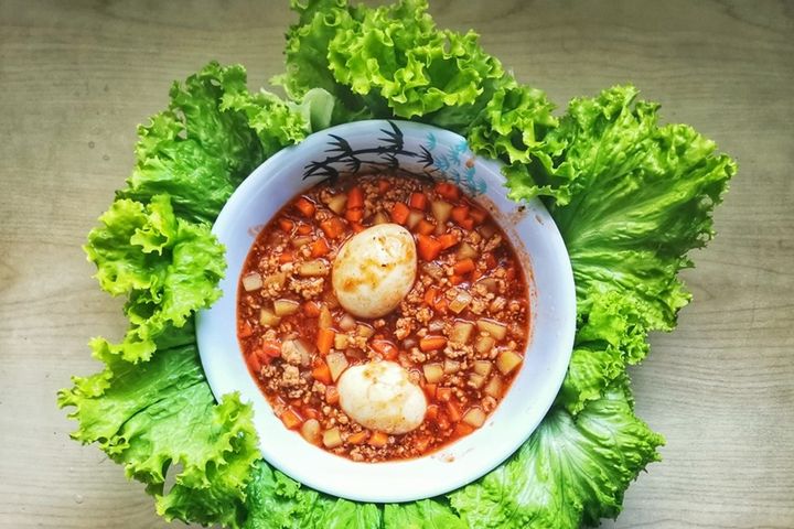 ▲茄汁燉肉燴蛋搭配米飯超下飯。　圖：菲律賓觀光部台灣分處╱提供