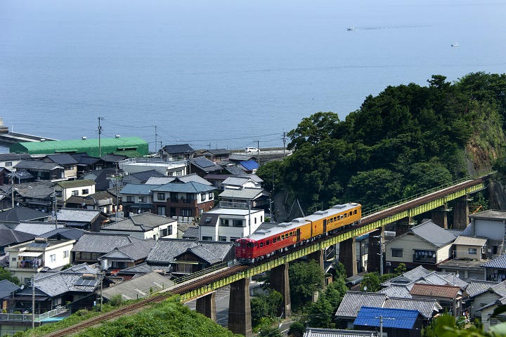 ▲全線行駛於四國愛媛縣的伊予灘物語觀光列車。　圖：愛媛縣觀光國際課／提供