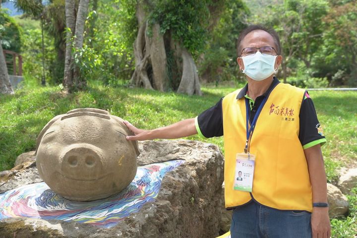 ▲導覽員與拓印點。 圖：台南市政府觀光旅遊局╱提供