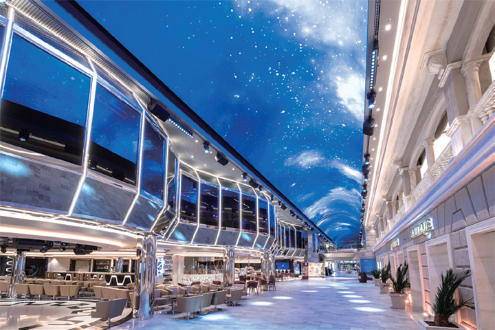 ▲鴻圖號擁有長達98米的LED海上天幕，隨著晝夜與目的地轉換主題，為旅客締造不同的視覺饗宴。　圖：MSC地中海郵輪／提供