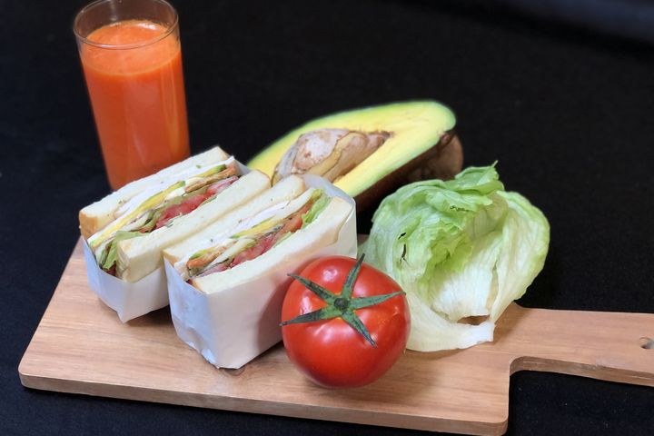 營養豐富的防疫「十明治」。　圖：台北國賓大飯店╱提供
