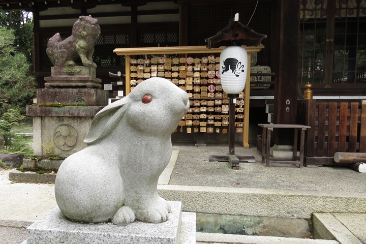 稀有的兔子造型狛犬是岡崎神社不可錯過的必拍雕像。　圖：寫真AC／來源