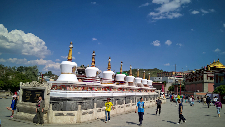 由許多宮殿以及經堂、佛塔寺組成的塔爾寺，吸引許多人朝聖。　圖：Shutterstock／來源