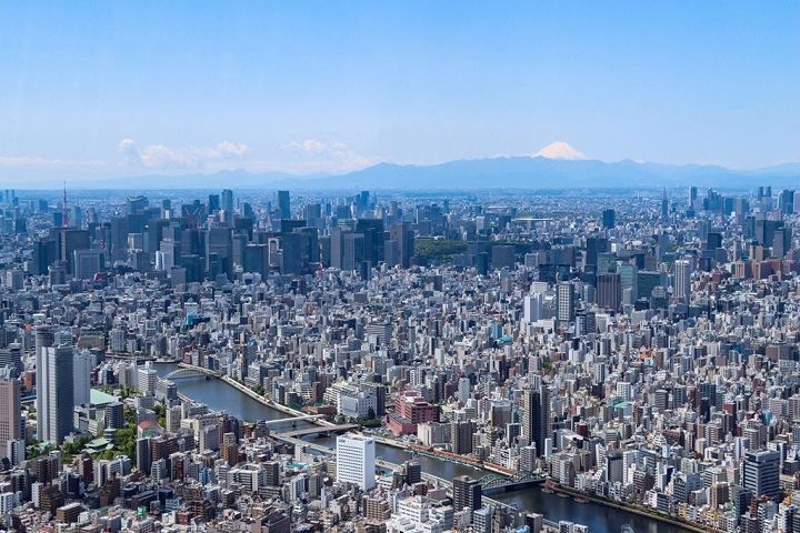 ▲遠處的富士山清晰可見，陪新人浪漫入鏡。　圖：Ⓒ東武鐵道株式会社／來源