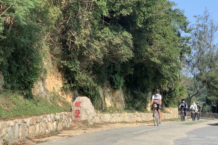 到馬祖旅遊，可採單車探索追風樂趣。　圖：馬祖國家風景區管理處╱提供