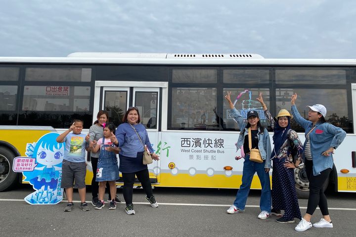 「台灣好行-61西濱快線」復駛了。　圖：交通部觀光局雲嘉南濱海國家風景區管理處／提供