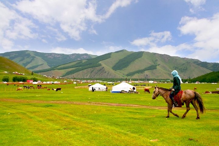 中國大陸的草原風景遼闊無邊，吸引許多戶外旅遊愛好者前往。　圖：Shutterstock╱來源