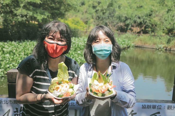 ▲體驗親手製作沙拉涼筍。　圖：交通部觀光局北海岸及觀音山國家風景區管理處／提供