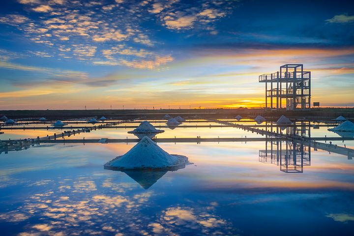 七股鹽山是台南濱海代表景點之一。　圖：shutterstock／來源