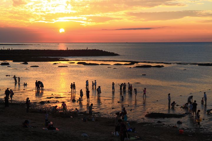 ▲淺水灣夕陽之美。　圖：北海岸及觀音山國家風景區管理處／提供