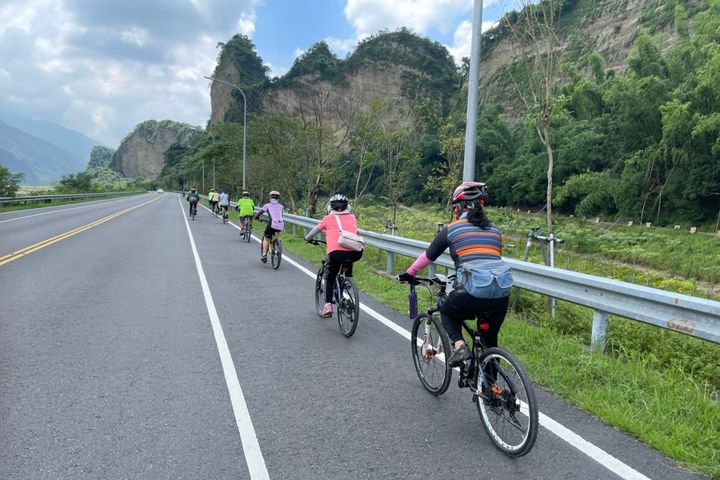 茂管處培訓首波「千歲領騎團」 旗美龜單車行程開放報名