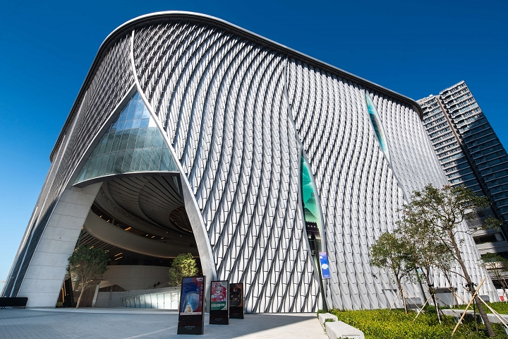 2019年落成的戲曲中心是專為傳統戲曲而設的世界級表演場地。　圖：香港旅遊發展局／提供