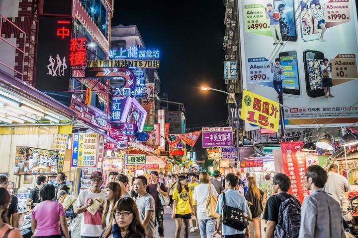 台中是今年中秋連假遊客搜尋次數最高的旅遊目的地，圖為台中夜市。　圖：Shutterstock／來源