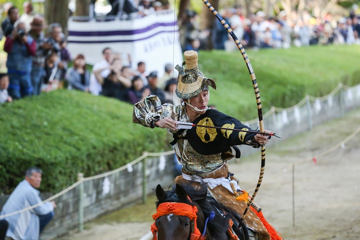 佐賀的武雄溫泉秋日祭好帥！光看騎馬射箭的835年流鏑馬傳統就值回票價