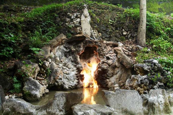 ▲水火同源奇特景觀。　圖：交通部觀光局西拉雅國家風景區管理處／提供