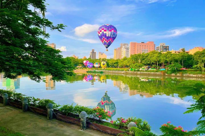 好浪漫／「高雄愛。月熱氣球」 加碼場升空開賣