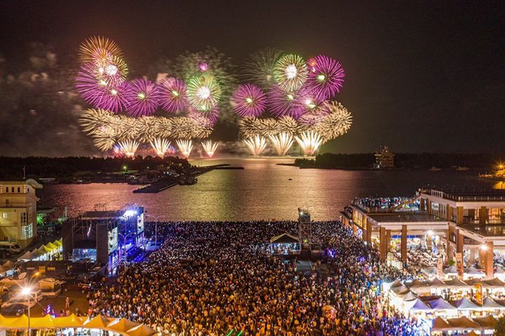 2021臺南將軍吼音樂節，由雲頂郵輪贊助施放精彩煙火秀。　圖：臺南市政府觀光旅遊局／提供