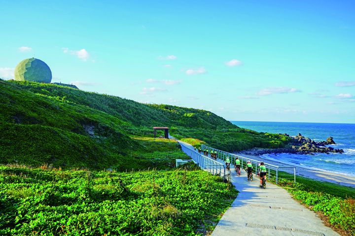 ▲灣塔自行車道。　圖：北海岸及觀音山國家風景區管理處／提供