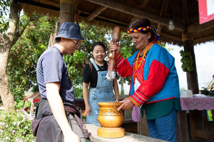 ▲茶山涼亭節-搗麻糬DIY。　圖：阿里山國家風景區管理處／提供