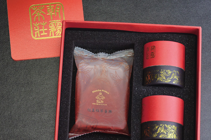 ▲朝霧之菁紅茶蛋捲禮盒。　圖：台灣茶文化推廣協會／提供