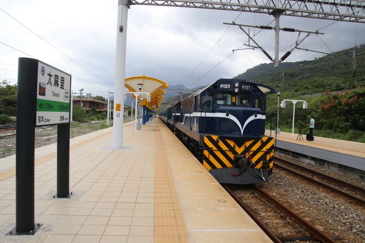 台東的藍皮解憂號觀光列車已正式復駛。　圖：臺東縣政府交通及觀光發展處／提供
