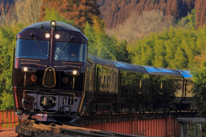 ▲豪華列車「九州七星號」彰顯出滿滿的華麗感。　圖：九州旅客鐵道株式會社／提供