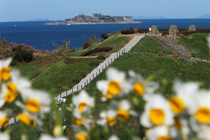 從水仙之丘公園能遠眺到軍艦島。　圖：長崎縣觀光連盟／提供