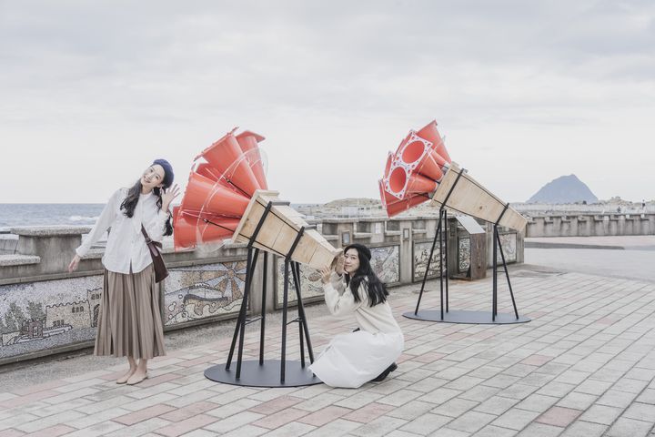 ▲潮_大聲公情境裝置_借東風，掀冬雨。　圖：北海岸及觀音山國家風景區管理處／提供