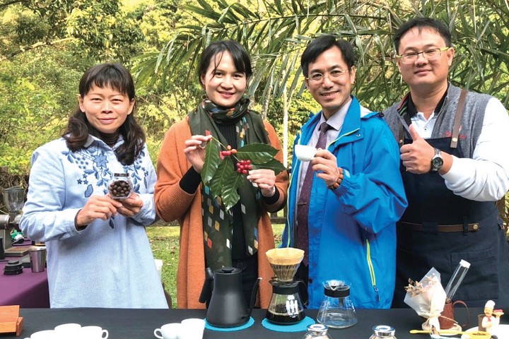 ▲梅山農村小旅行推薦高山咖啡、高山茶。　圖：行政院農業委員會水土保持局南投分局／提供