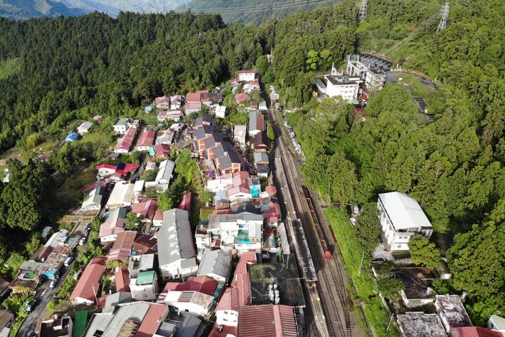 奮起湖聚落保存早期完整的檜木古樸屋舍與街道。　圖：阿里山國家風景區管理處／提供