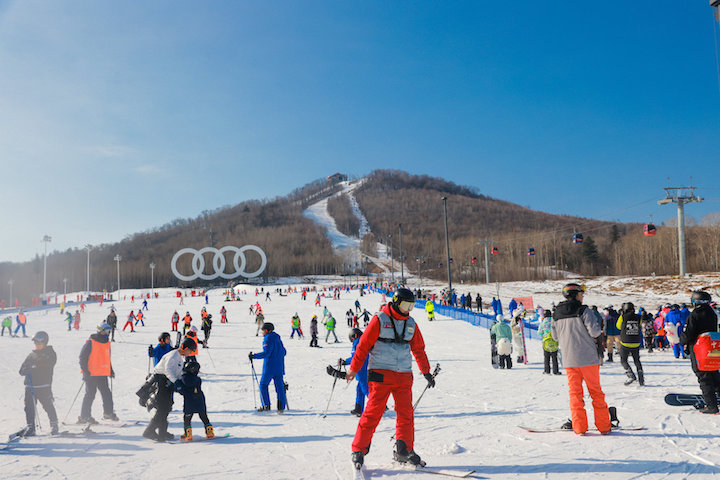 ▲萬達長白山國際度假區設置符合冬奧會場要求的雪道。　圖：萬達長白山國際度假區微博公眾號／來源