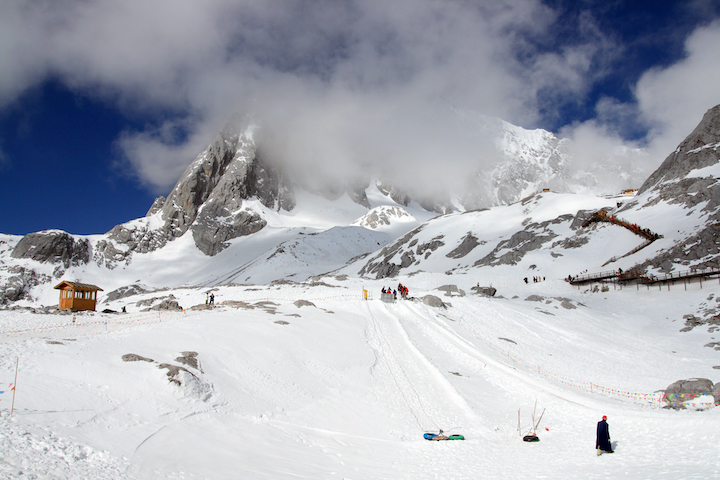 ▲玉龍雪山滑雪場位居高處、視野良好。　圖：ShutterStock／提供