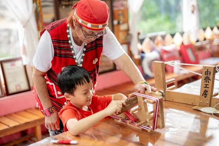 ▲烏來_部落織帶體驗。　圖：新北市政府觀光旅遊局／提供