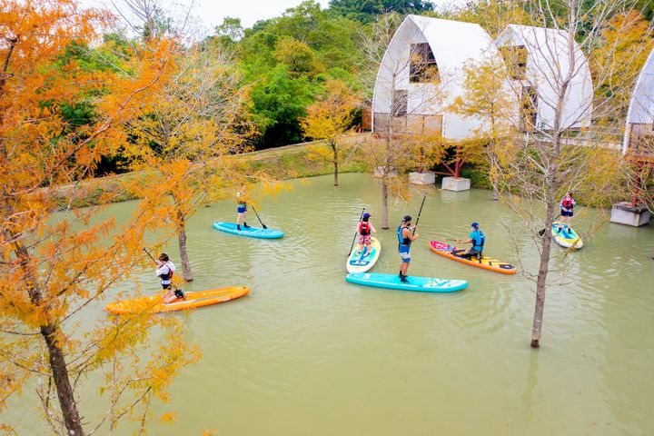 ▲入住莊園即可選擇SUP或賞鯨體驗。　圖：逗點花園壽豐渡假莊園露營車／提供