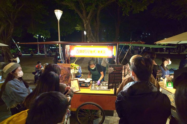 ▲多個熱門美食攤商齊聚南台灣，提供美味饗宴。　圖：高雄市政府觀光局／提供