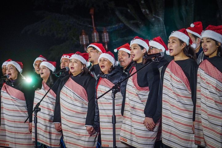 ▲燈光節期間的還有原住民歌手的演出。　圖：交通部觀光局參山國家風景區管理處／提供