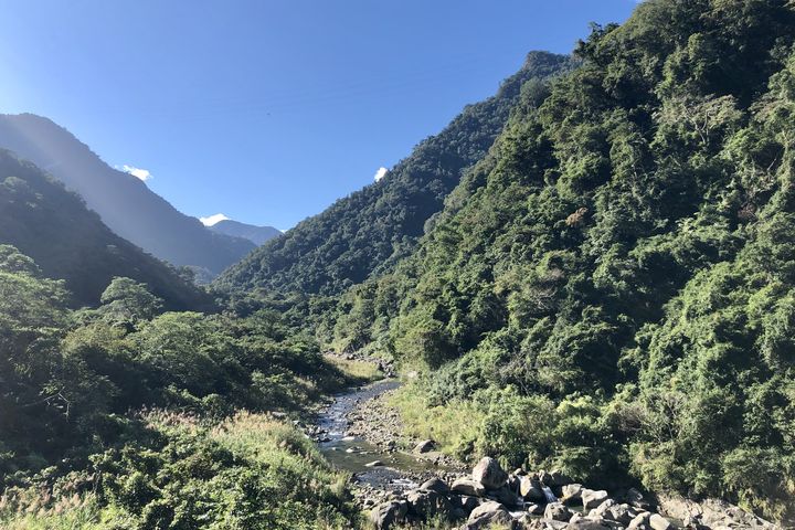 ▲石壁部落地處壯闊陡峭的山壁聚落中，有獨特自然景觀。　圖：參山國家風景區管理處／提供